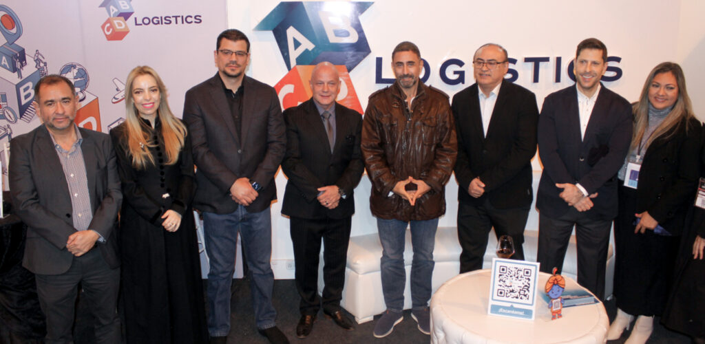 Miembros de dComex presentes en el lanzamiento del stand de la expologística