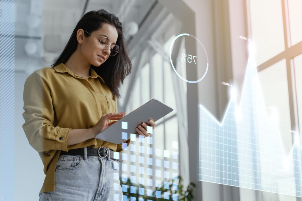 Mujer usando Tablet en favor de la tecnología 